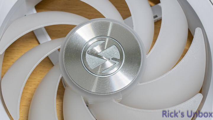 【開箱】連水冷都有三模連線 | LIAN LI HydroShift II LCD-C 360CL WHITE