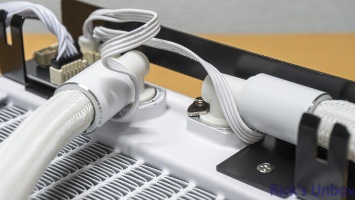 【開箱】連水冷都有三模連線 | LIAN LI HydroShift II LCD-C 360CL WHITE