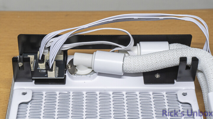 【開箱】連水冷都有三模連線 | LIAN LI HydroShift II LCD-C 360CL WHITE