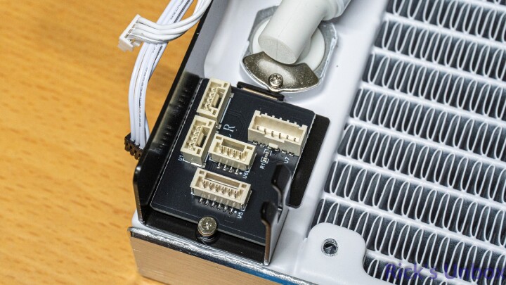 【開箱】連水冷都有三模連線 | LIAN LI HydroShift II LCD-C 360CL WHITE