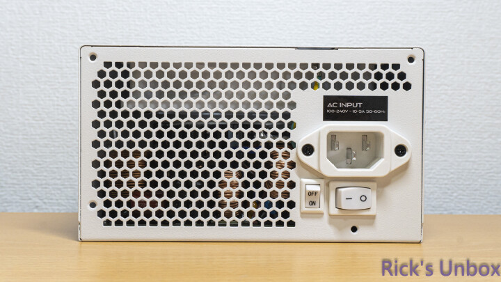 【開箱】大飛主流規格平價電源 | darkFlash PMT 750W WHITE