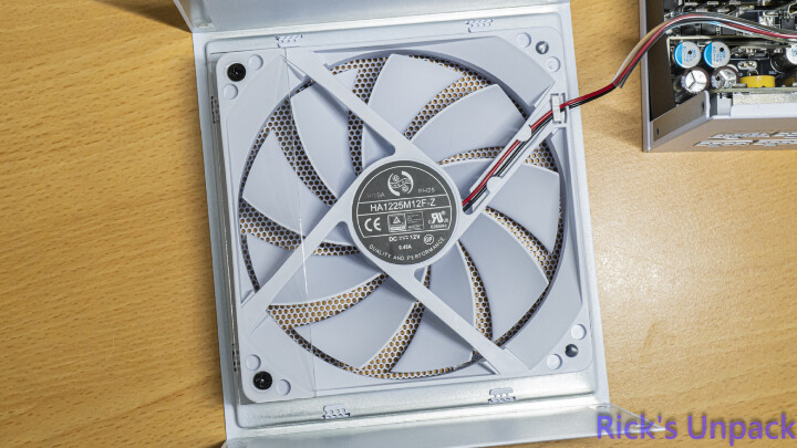 【開箱】LIAN LI白金短機身電源 | LIAN LI SX850P WHITE