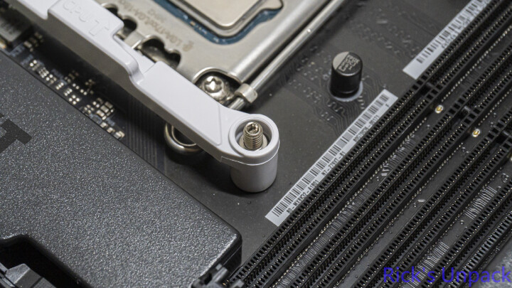 【開箱】新版走線特殊水冷 | LIAN LI HydroShift II LCD-S 360N WHITE