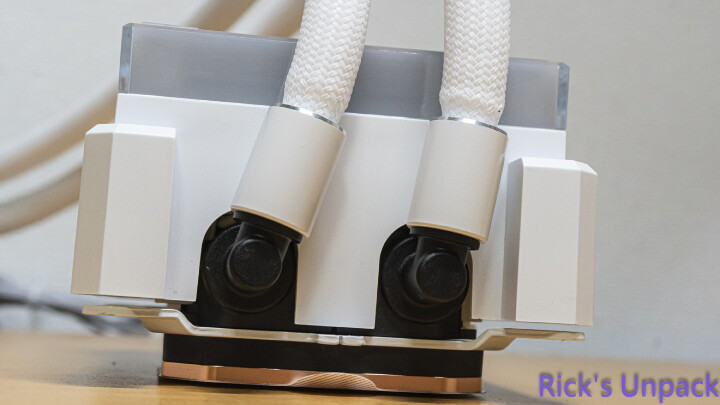 【開箱】新版走線特殊水冷 | LIAN LI HydroShift II LCD-S 360N WHITE
