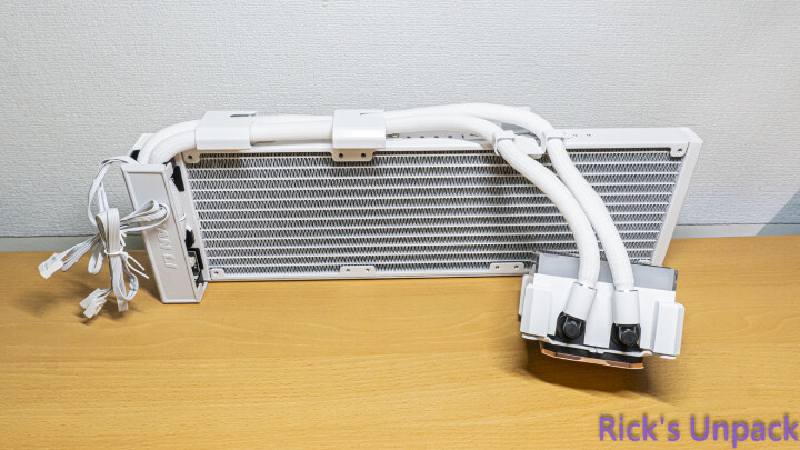 【開箱】新版走線特殊水冷 | LIAN LI HydroShift II LCD-S 360N WHITE