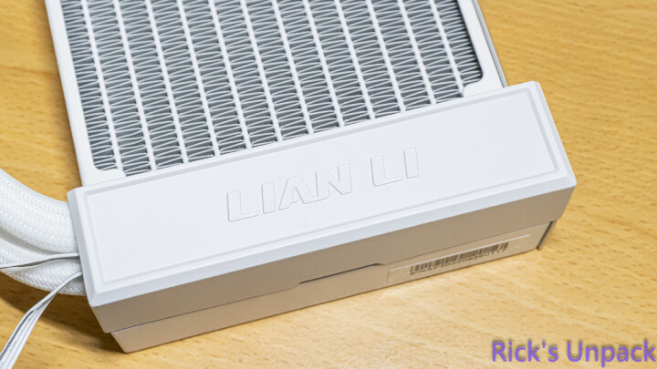 【開箱】新版走線特殊水冷 | LIAN LI HydroShift II LCD-S 360N WHITE