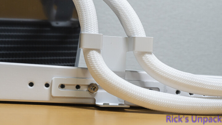 【開箱】新版走線特殊水冷 | LIAN LI HydroShift II LCD-S 360N WHITE
