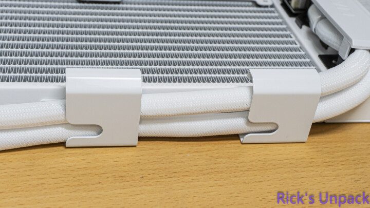 【開箱】新版走線特殊水冷 | LIAN LI HydroShift II LCD-S 360N WHITE