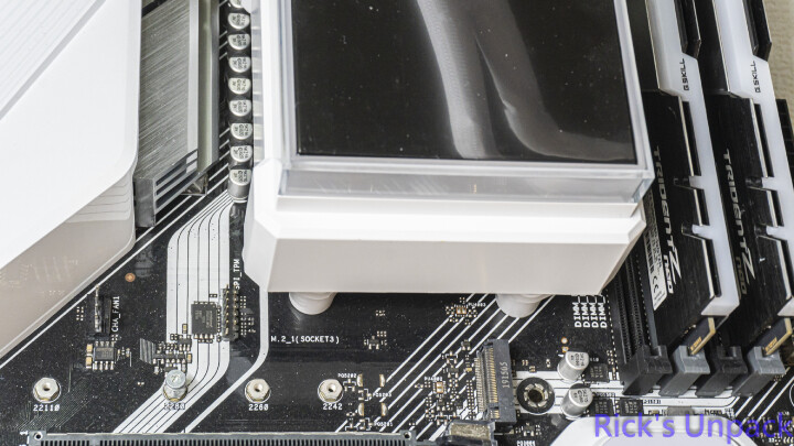 【開箱】新版走線特殊水冷 | LIAN LI HydroShift II LCD-S 360N WHITE