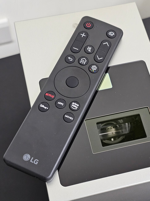 LG CineBeam S超短焦4K微型投影機開箱