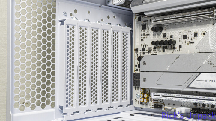 【開箱】與音響絕配的機殼 | LIAN LI LANCOOL 217 INF WHITE