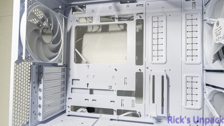 【開箱】與音響絕配的機殼 | LIAN LI LANCOOL 217 INF WHITE