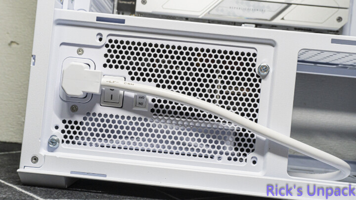 【開箱】與音響絕配的機殼 | LIAN LI LANCOOL 217 INF WHITE