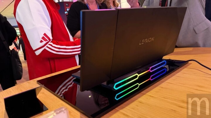 螢幕「能屈能伸」！聯想 ThinkPad 與 Legion 捲軸概念筆電現場動手玩，前者可能成為實際銷售產品