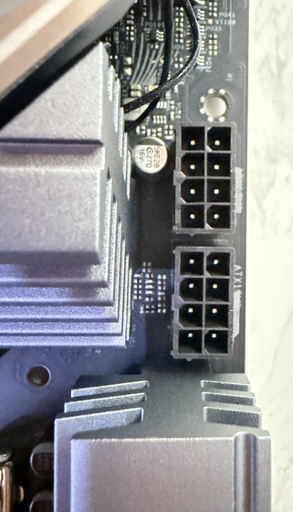 開箱 4K 有找CP取向創作者 M 板 B860M LiveMixer WiFi