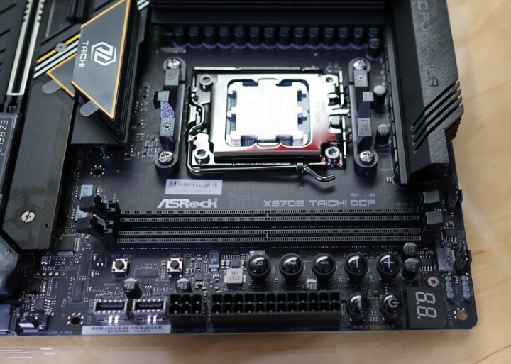 X870E Taichi OCF 太極 AMD 首款 OCF 為超頻而生