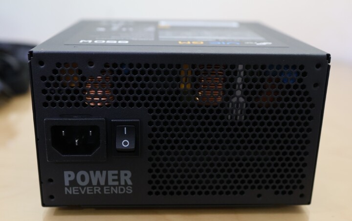 FSP 全漢 3千元級別全模金牌新品 VIC GM