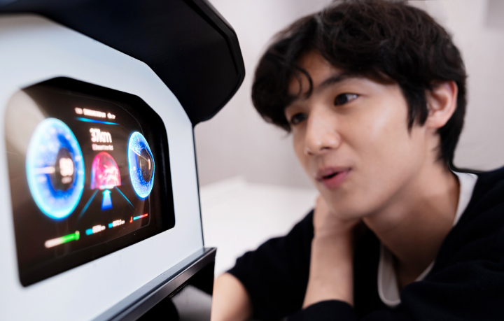 Samsung Display 展出多款新螢幕，甚至可以測心跳、血壓
