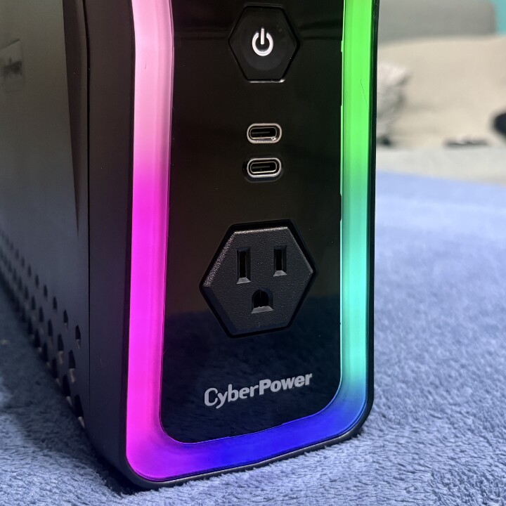 【深度開箱】CyberPower GX150C2M 不斷電系統：我的 「電力保險櫃」