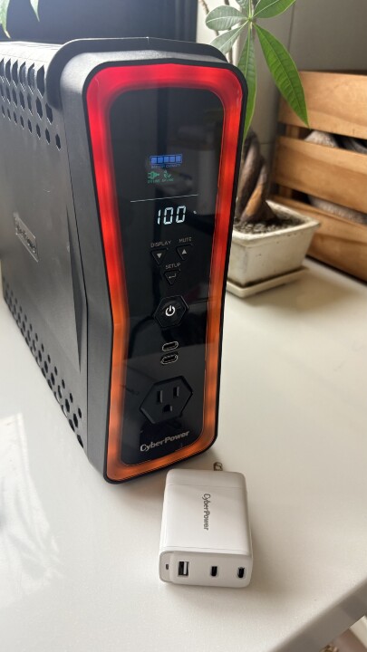 【深度開箱】CyberPower GX150C2M 不斷電系統：我的 「電力保險櫃」