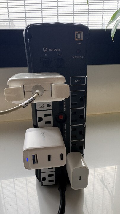 【深度開箱】CyberPower GX150C2M 不斷電系統：我的 「電力保險櫃」