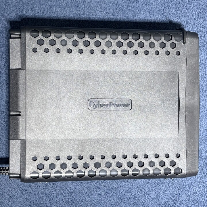 【深度開箱】CyberPower GX150C2M 不斷電系統：我的 「電力保險櫃」