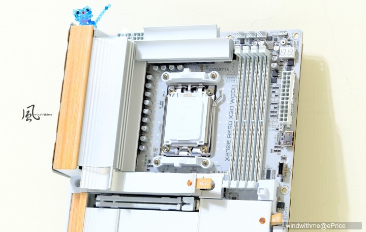 白色木紋新風格：X870E AERO X3D WOOD搭FRAME 5000D WOOD RS實測