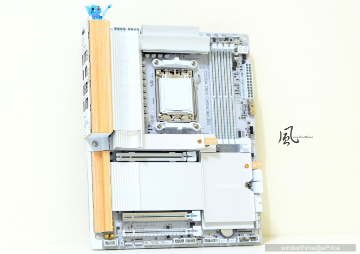 白色木紋新風格：X870E AERO X3D WOOD搭FRAME 5000D WOOD RS實測