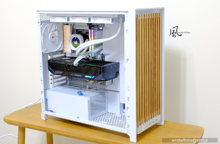 白色木紋新風格：X870E AERO X3D WOOD搭FRAME 5000D WOOD RS實測