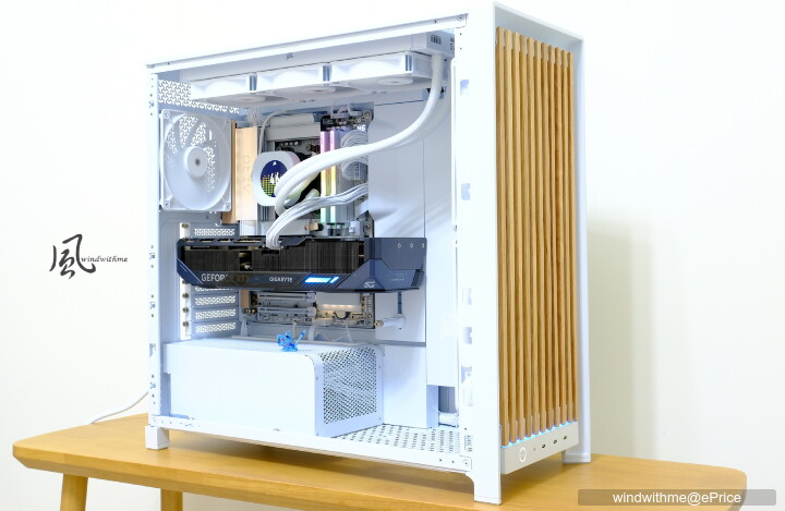 白色木紋新風格：X870E AERO X3D WOOD搭FRAME 5000D WOOD RS實測