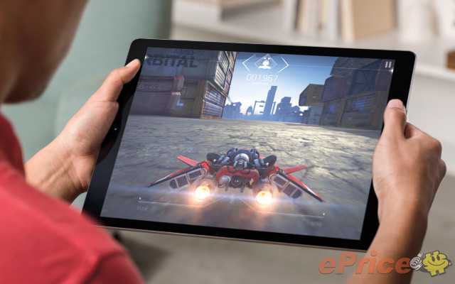 iPadPro_Lifestyle-Gaming-PRINT.jpg