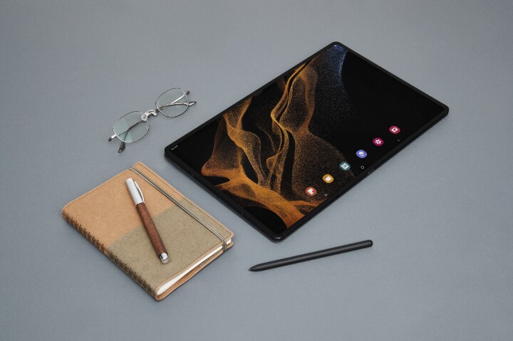 1-009_Design_Tab S8 Ultra with Book Cover_Graphite_HI.jpg