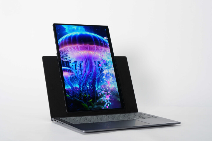 【新聞照片01】ThinkBook VertiFlex Concept 概念筆電為業界首款搭載14吋旋轉螢幕的機型,透過AI驅動,螢幕介面可於垂直與水平雙模式間無縫地順暢切換.jpg 【新聞照片01】ThinkBook VertiFlex Concept 概念筆電為業界首款搭載14吋旋轉螢幕的機型,透過AI驅動,螢幕介面可於垂直與水平雙模式間無縫地順暢切換.jpg